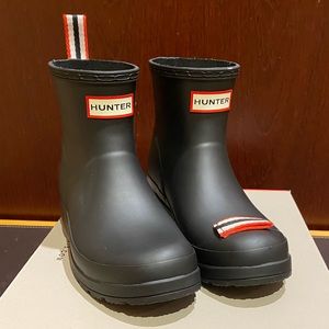 Hunter Original Women's Play Short Rain Boot Black with L pull-tab DEFECT size:6